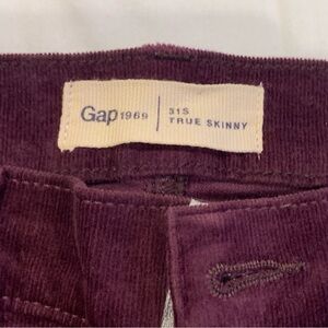 NWT Gap True Skinny Maroon Corduroy Slacks Pants 31S
